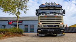 20251019-Tom-Holding-00558